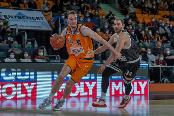 赛事中的竞 赛事中的竞