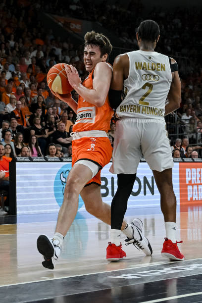 教练组通过 教练组通过