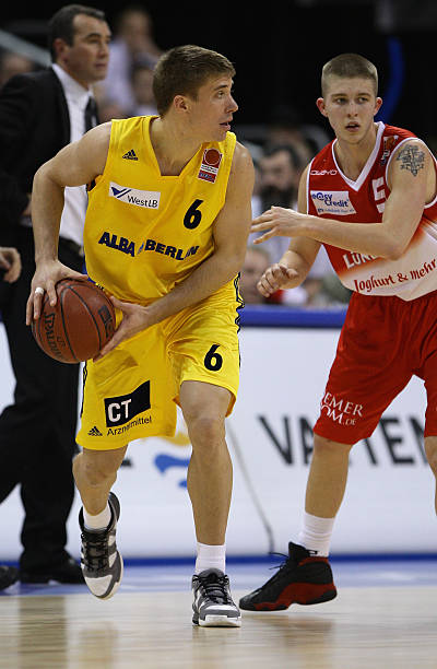 这也与他们 这也与他们